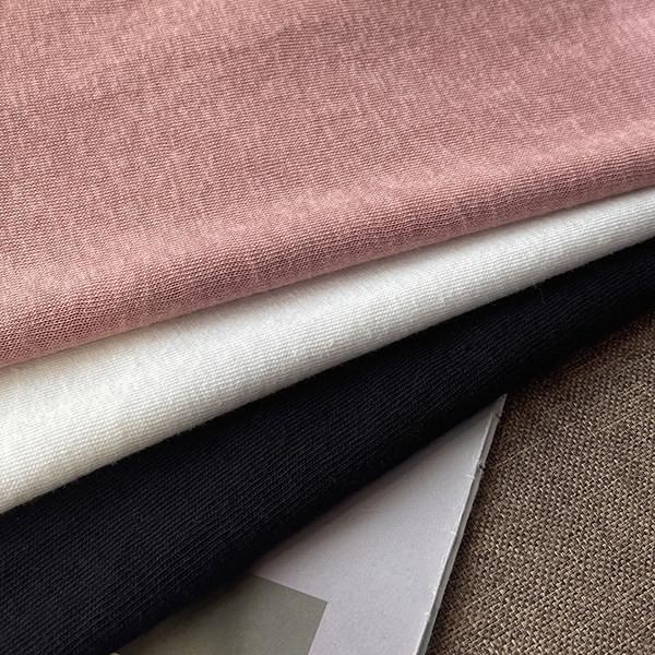 Plata modeļa sieviešu tops ar ovālu kakla izgriezumu