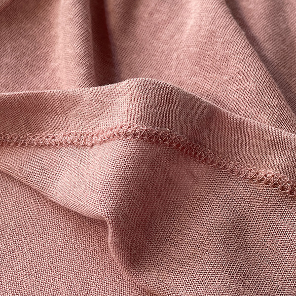 Plata modeļa sieviešu tops ar ovālu kakla izgriezumu