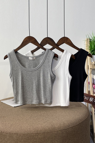 Γυναικείο κοντό τοπ απλό μοντέλο με φαρδιά λουράκια