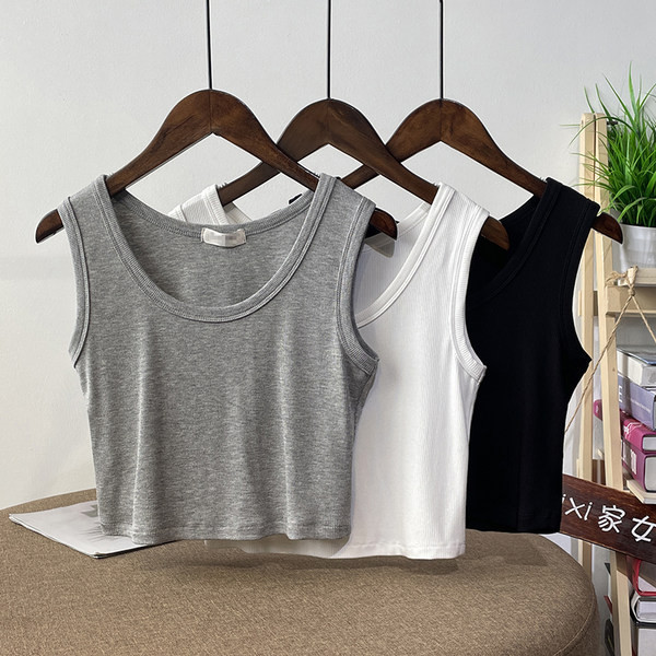 Γυναικείο κοντό τοπ απλό μοντέλο με φαρδιά λουράκια