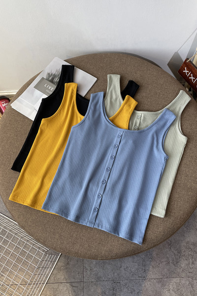 Jauna modeļa sieviešu topiņš ar platām lencēm un pogām