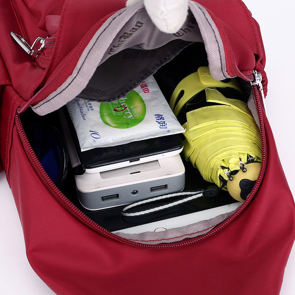 Sieviešu mugursoma ar priekšējo kabatu vairākās krāsās