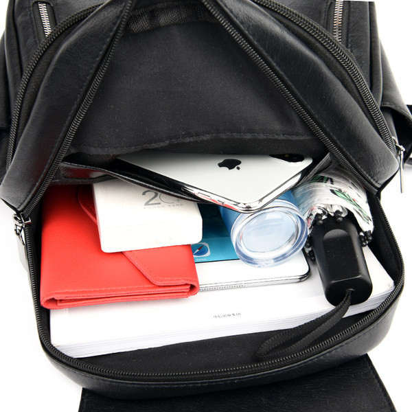 Rucsac de damă din piele ecologică de ultimă generație, cu element metalic și inscripție