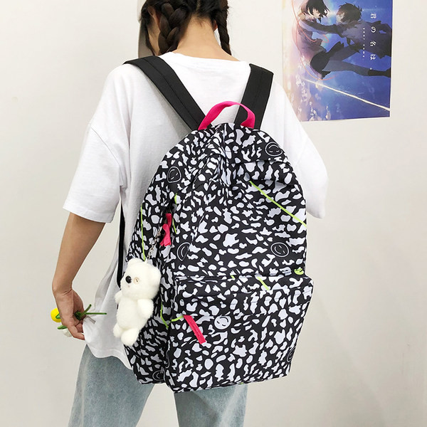 Дамска модерна раница с 3D елемент в няколко цвята