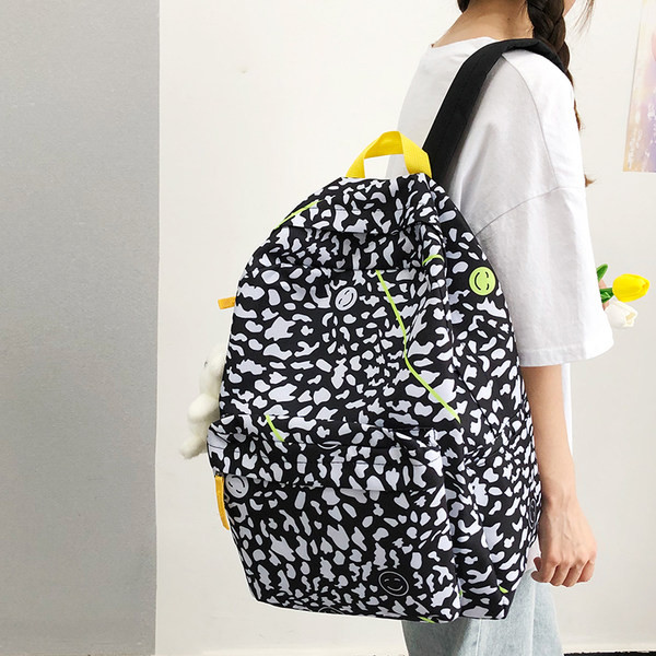 Дамска модерна раница с 3D елемент в няколко цвята