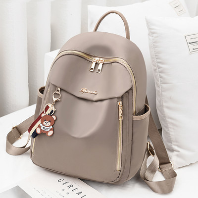 Ženski svakodnevni ruksak s patentnim zatvaračem i 3D elementom