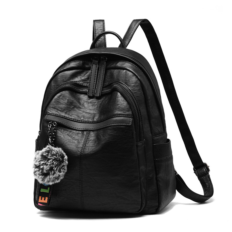 Ženski kožni ruksak s 3D elementom i privjeskom