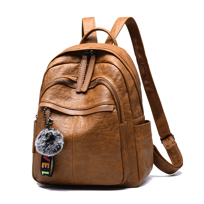 Ženski kožni ruksak s 3D elementom i privjeskom