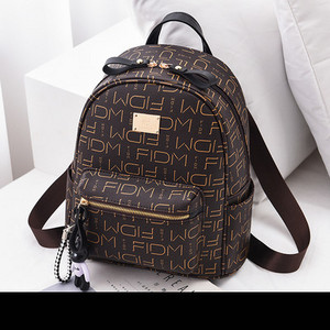 Sieviešu ikdienas mugursoma no eko ādas - ar priekšējo kabatu