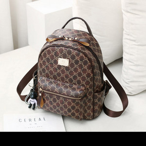 Sieviešu ikdienas mugursoma no eko ādas - ar priekšējo kabatu