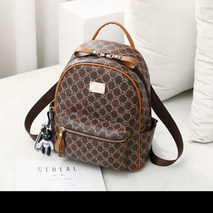 Sieviešu ikdienas mugursoma no eko ādas - ar priekšējo kabatu