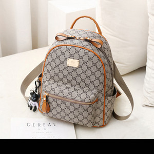 Sieviešu ikdienas mugursoma no eko ādas - ar priekšējo kabatu