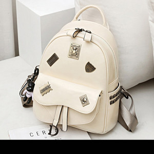 Sieviešu ikdienas mugursoma no eko ādas - ar priekšējo kabatu