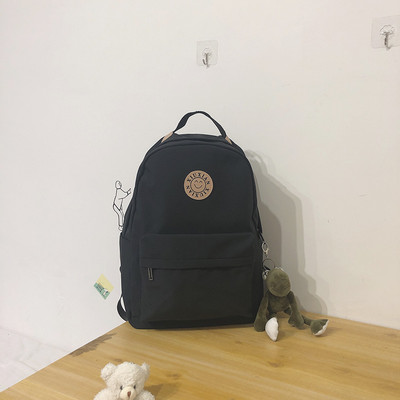 Rucsac modern pentru femei cu buzunar frontal și element 3D