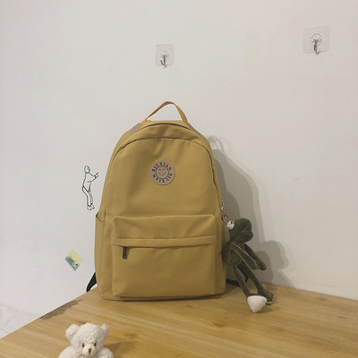 Rucsac modern pentru femei cu buzunar frontal și element 3D