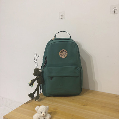 Rucsac modern pentru femei cu buzunar frontal și element 3D