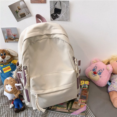 Sieviešu mugursoma ar aksesuāru un priekšējo kabatu