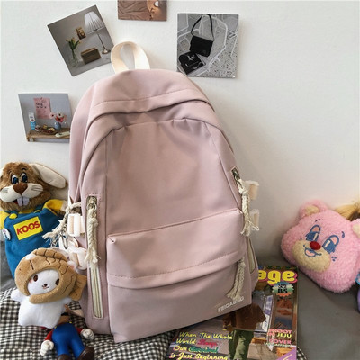 Sieviešu mugursoma ar aksesuāru un priekšējo kabatu