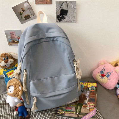 Sieviešu mugursoma ar aksesuāru un priekšējo kabatu