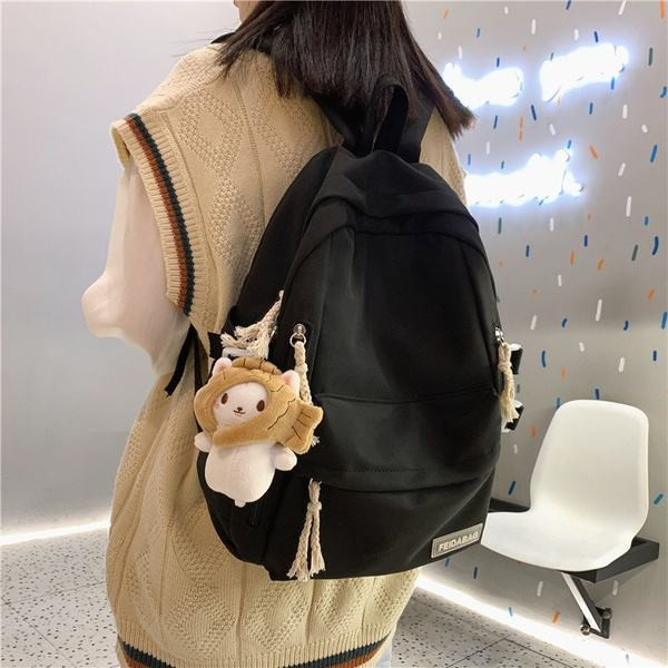 Sieviešu mugursoma ar aksesuāru un priekšējo kabatu