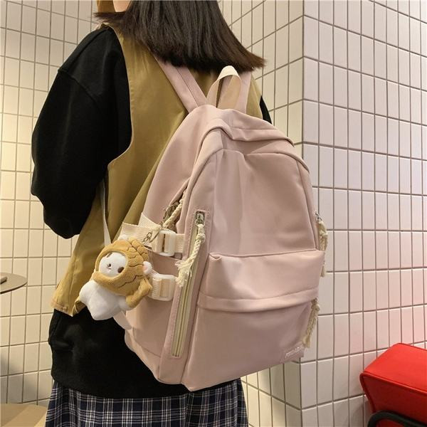 Sieviešu mugursoma ar aksesuāru un priekšējo kabatu