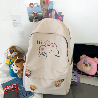 Sieviešu mugursoma ar krāsainu rakstu un aksesuāru