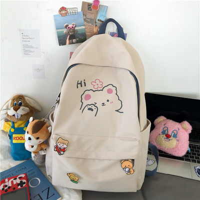 Sieviešu mugursoma ar krāsainu rakstu un aksesuāru