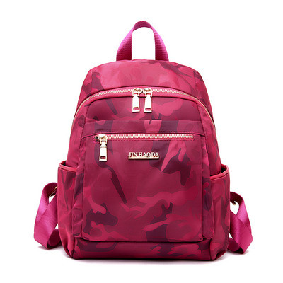 Sieviešu moderna mugursoma ar uzrakstu un rāvējslēdzēju