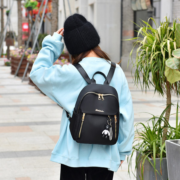 Rucsac elegant de damă, cu fermoare și inscripție