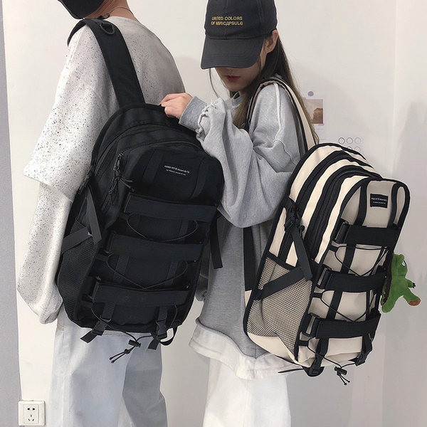 Jauna modeļa mugursoma retro stilā ar aksesuāru