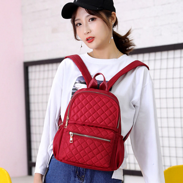 Sieviešu pašreizējā mugursoma ar rāvējslēdzēju, vienkāršs modelis