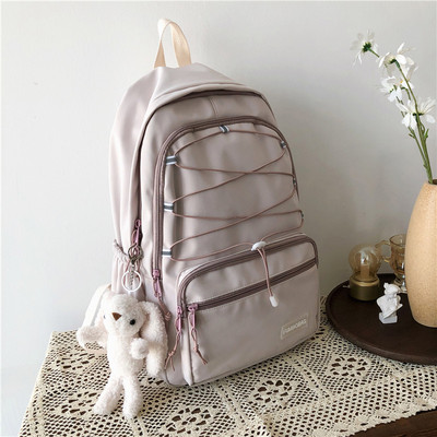 Sieviešu mugursoma ar šņorēm un priekšējo kabatu vairākās krāsās