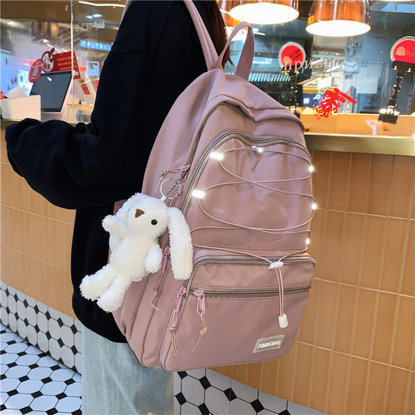 Sieviešu mugursoma ar šņorēm un priekšējo kabatu vairākās krāsās