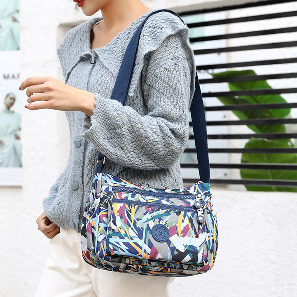 Sieviešu moderna plecu soma ar priekšējo kabatu