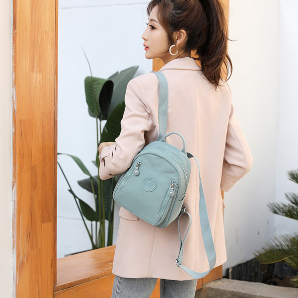 Rucsac de damă modern cu fermoar frontal model simplu