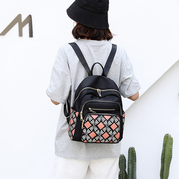 Ikdienas sieviešu mugursoma ar kabatām un plecu rokturiem