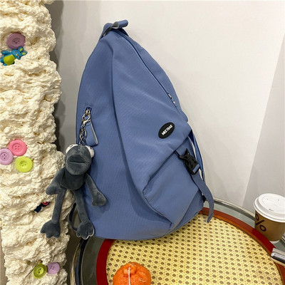 Sieviešu vienkrāsaina mugursoma ar aksesuāru un rāvējslēdzēju