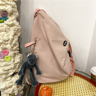 Sieviešu vienkrāsaina mugursoma ar aksesuāru un rāvējslēdzēju