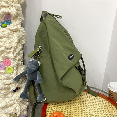 Sieviešu vienkrāsaina mugursoma ar aksesuāru un rāvējslēdzēju