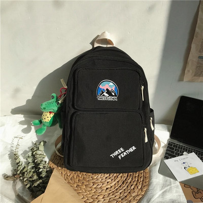 Vienkrāsaina mugursoma ar aksesuāru un priekšējo kabatu