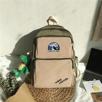 Vienkrāsaina mugursoma ar aksesuāru un priekšējo kabatu