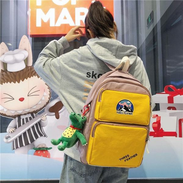 Vienkrāsaina mugursoma ar aksesuāru un priekšējo kabatu