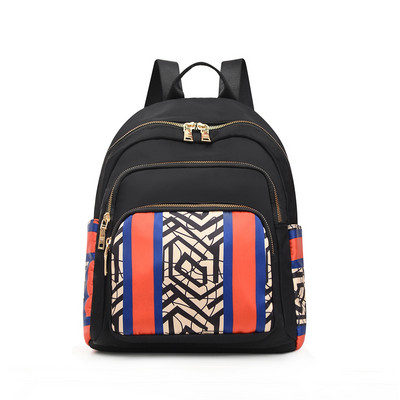 Moderna sieviešu mugursoma ar kabatām un plecu siksnām