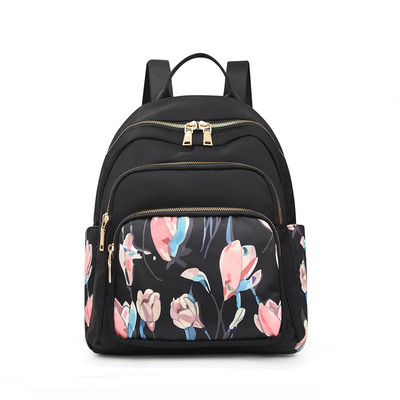 Moderna sieviešu mugursoma ar kabatām un plecu siksnām