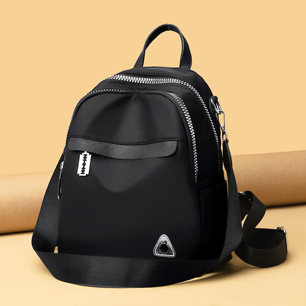 Rucsac de damă modern cu buzunare frontale și cataramă