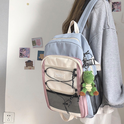 Sieviešu mugursoma ar aksesuāru un saitēm