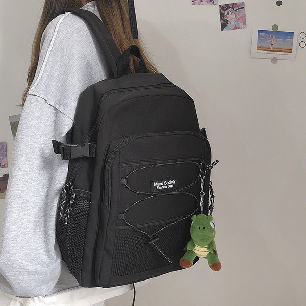 Sieviešu mugursoma ar aksesuāru un saitēm