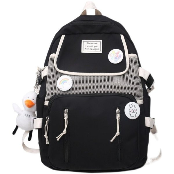 Ikdienas mugursoma ar rāvējslēdzējiem un aksesuāru