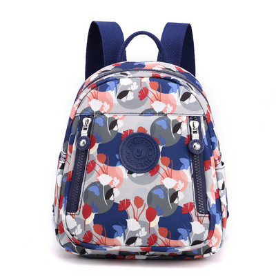 Ikdienas krāsaina mugursoma ar emblēmu