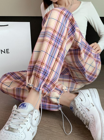 Pantaloni de damă în carouri de ultimă generație cu șireturi